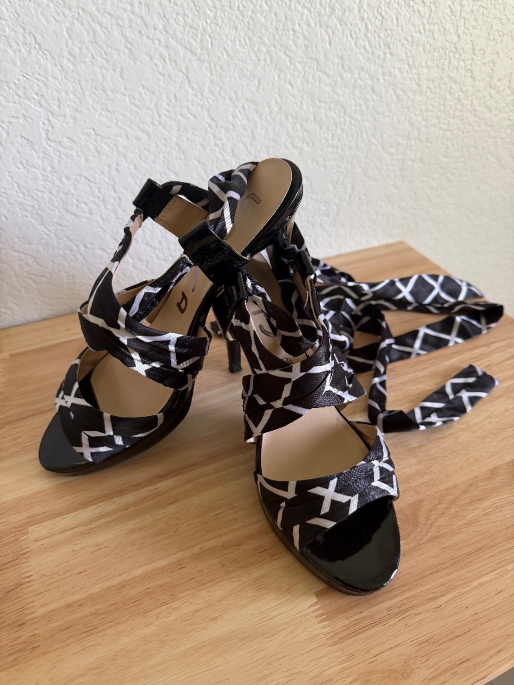 Unisa~Black & White~Satin Ankle Wrap High Heels~Size 8.5 M